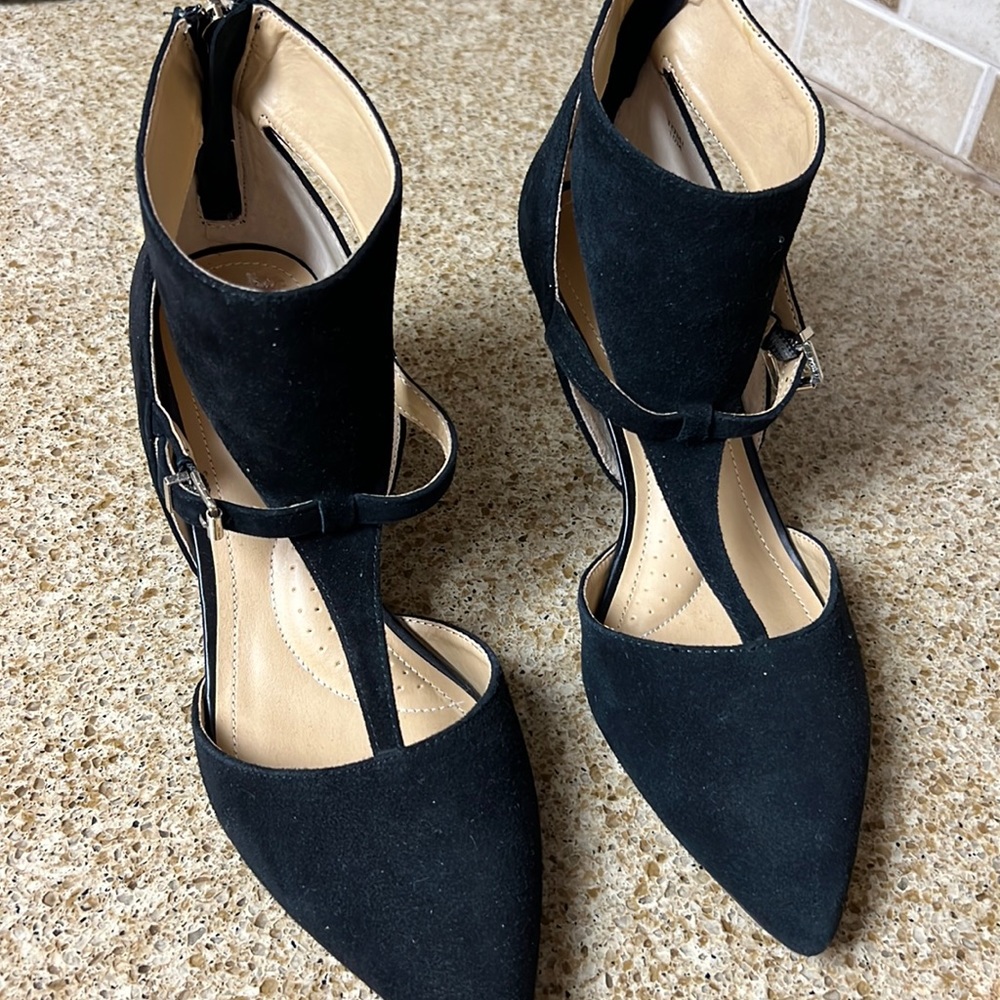 Ellen Tracy Black Suede Tomi Size 10 NEW